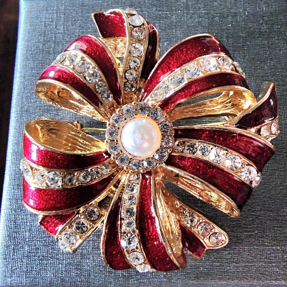 Vintage Red Enamel Gold Tone CZ and Faux Pearl Valentine's Ribbon Bow Brooch Pin - Picture 1 of 16